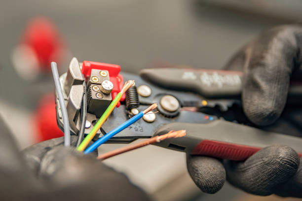 Best Licensed Electrician  in Floris, VA